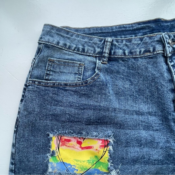 Plus size rainbow heart distressed jean shorts - Picture 4 of 14